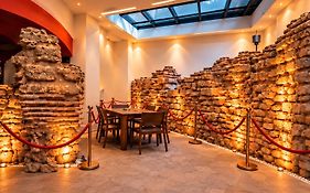 Albinas Hotel Old City